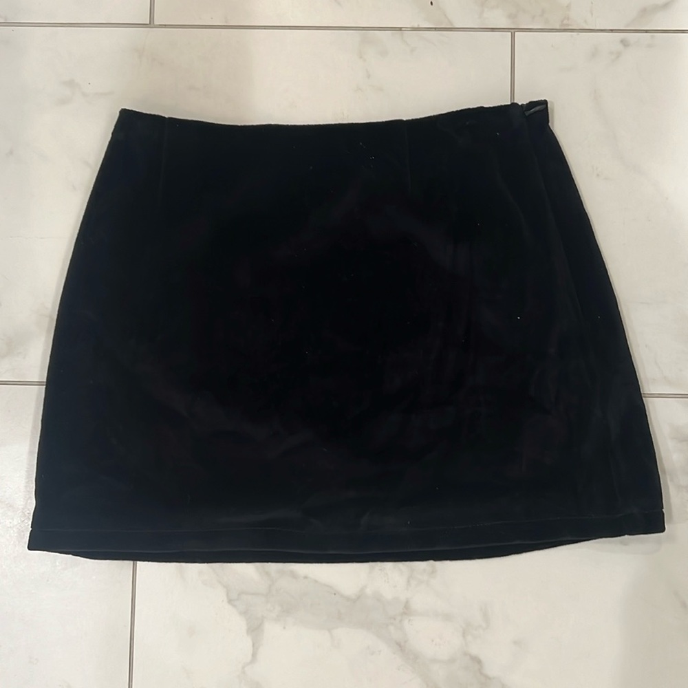 Black velvet skirt with side zipper